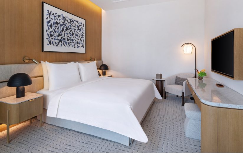 Hotel room with a king-sized bed at Vida Creek Beach